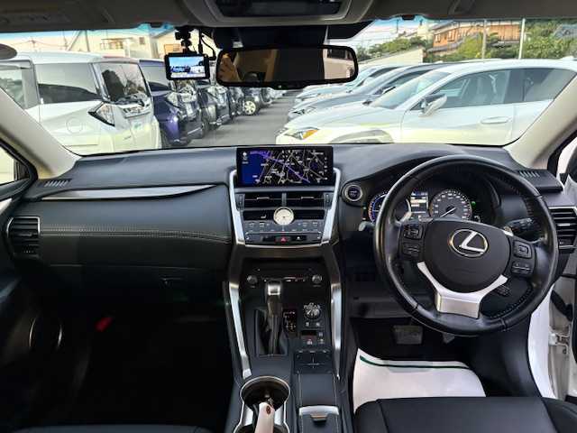 レクサス ＮＸ 300h Iパッケージ 大阪府 2019(平31)年 4.1万km ソニッククォーツ ナビ　/フルセグ　/Ｂｌｕｅｔｏｏｔｈ　/バックカメラ　/レザーシート　/シートヒーター　/ステアリングヒーター　/メモリーシート　/パワーバックドア　/レーダークルーズコントロール　/前後ドラレコ　/ＥＴＣ　/三眼LEDヘッドライト/OP18インチアルミ