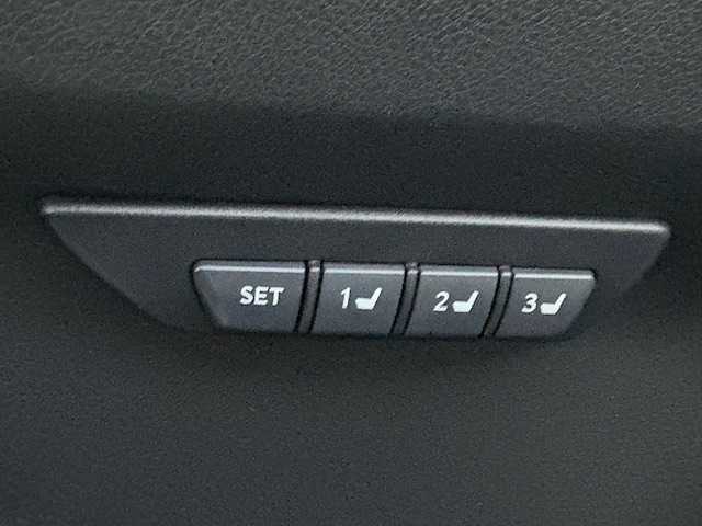 レクサス ＮＸ 300h Iパッケージ 大阪府 2019(平31)年 4.1万km ソニッククォーツ ナビ　/フルセグ　/Ｂｌｕｅｔｏｏｔｈ　/バックカメラ　/レザーシート　/シートヒーター　/ステアリングヒーター　/メモリーシート　/パワーバックドア　/レーダークルーズコントロール　/前後ドラレコ　/ＥＴＣ　/三眼LEDヘッドライト/OP18インチアルミ