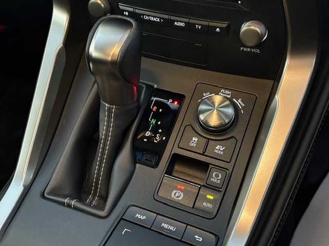 レクサス ＮＸ 300h Iパッケージ 大阪府 2019(平31)年 4.1万km ソニッククォーツ ナビ　/フルセグ　/Ｂｌｕｅｔｏｏｔｈ　/バックカメラ　/レザーシート　/シートヒーター　/ステアリングヒーター　/メモリーシート　/パワーバックドア　/レーダークルーズコントロール　/前後ドラレコ　/ＥＴＣ　/三眼LEDヘッドライト/OP18インチアルミ