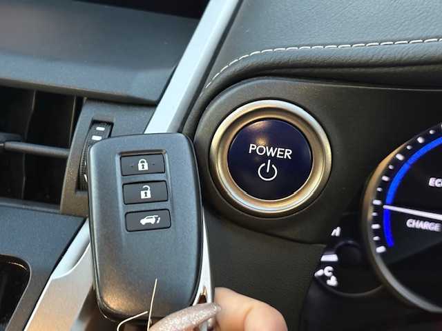 レクサス ＮＸ 300h Iパッケージ 大阪府 2019(平31)年 4.1万km ソニッククォーツ ナビ　/フルセグ　/Ｂｌｕｅｔｏｏｔｈ　/バックカメラ　/レザーシート　/シートヒーター　/ステアリングヒーター　/メモリーシート　/パワーバックドア　/レーダークルーズコントロール　/前後ドラレコ　/ＥＴＣ　/三眼LEDヘッドライト/OP18インチアルミ