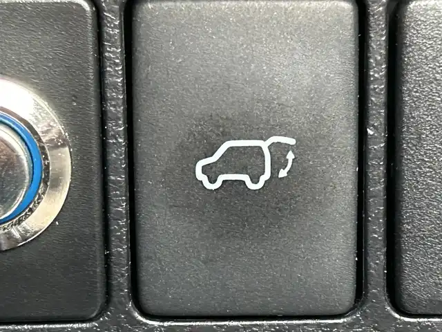 トヨタ ハリアー プログレス メタル&レザーP 岡山県 2017(平29)年 8.5万km ホワイトパールクリスタルシャイン 登録時走行距離84102km/JBLプレミアムサウンド/純正9.2インチナビ/フルセグTV(AM/FM/CD/DVD/Bluetooth)/アラウンドビューモニター/ETC/ドライブレコーダー/トヨタセーフティセンス/・レーダークルーズコントロール/・プリクラッシュセーフティ/・オートマチックハイビーム/・レーンキープアシスト/アイドリングストップ/横滑り防止装置/パワーバックドア/オートブレーキホールド/D/N席シートヒーター/D/N席ベンチレーション/ハーフレザーシート/シートメモリー/パワーシート/純正フロアマット/18インチ純正AW