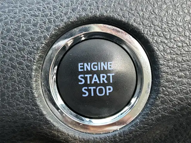 トヨタ ハリアー プログレス メタル&レザーP 岡山県 2017(平29)年 8.5万km ホワイトパールクリスタルシャイン 登録時走行距離84102km/JBLプレミアムサウンド/純正9.2インチナビ/フルセグTV(AM/FM/CD/DVD/Bluetooth)/アラウンドビューモニター/ETC/ドライブレコーダー/トヨタセーフティセンス/・レーダークルーズコントロール/・プリクラッシュセーフティ/・オートマチックハイビーム/・レーンキープアシスト/アイドリングストップ/横滑り防止装置/パワーバックドア/オートブレーキホールド/D/N席シートヒーター/D/N席ベンチレーション/ハーフレザーシート/シートメモリー/パワーシート/純正フロアマット/18インチ純正AW