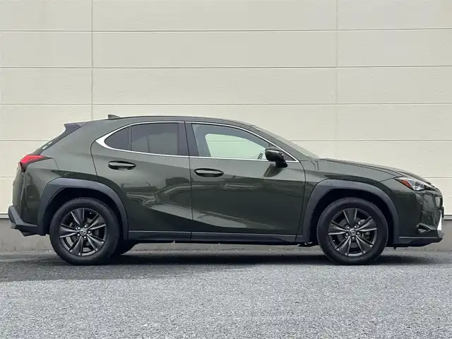 レクサス ＵＸ 200 バージョンC 茨城県 2018(平30)年 3.7万km テレーンカーキマイカM Lexsu Safety System+/純正メモリナビ/　(AM/FM/CD/DVD/Bluetooth/USB/フルセグ)/バックカメラ/ブラインドスポットモニター/前後ドライブレコーダー/追従型クルーズコントロール/ビルトインETC2.0/LEDヘッドライト/レザーシート/パワーシーター/シートヒーター/ステアリングヒーター/パワーバックドア/純正17インチアルミホイール/レーンキープアシスト/前後コーナーセンサー/オートライト