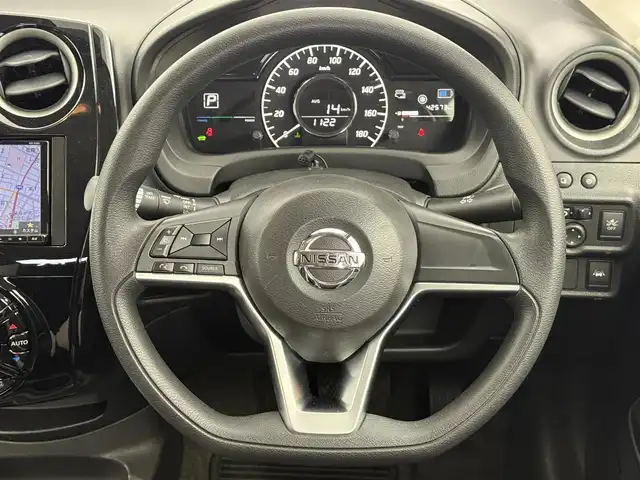 日産 ノート e－パワー X Vセレクション 愛知県 2020(令2)年 4.3万km シルバー 純正ナビ/アラウンドビューモニター/デジタルインナーミラー/エマージェンシーブレーキ/純正15インチアルミホイール/車線逸脱警報機能/LEDヘッドライト/ドライブレコーダー/Bluetooth/スマートキー/プッシュスタート/電動格納ミラー/ETC