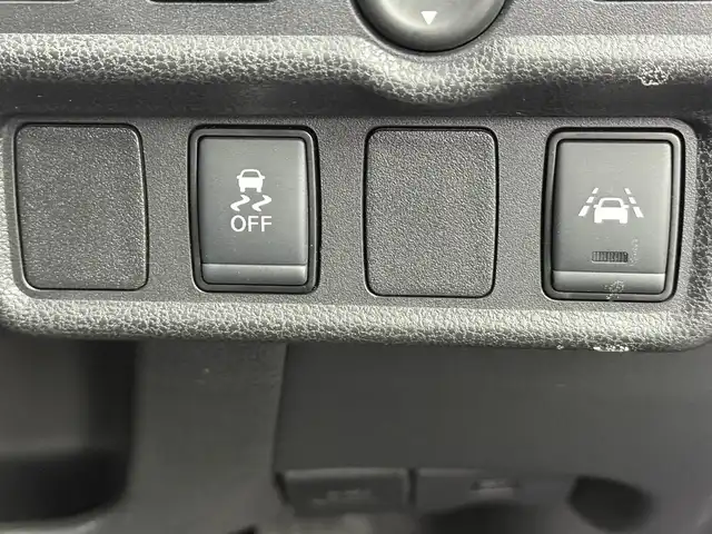 日産 ノート e－パワー X Vセレクション 愛知県 2020(令2)年 4.3万km シルバー 純正ナビ/アラウンドビューモニター/デジタルインナーミラー/エマージェンシーブレーキ/純正15インチアルミホイール/車線逸脱警報機能/LEDヘッドライト/ドライブレコーダー/Bluetooth/スマートキー/プッシュスタート/電動格納ミラー/ETC