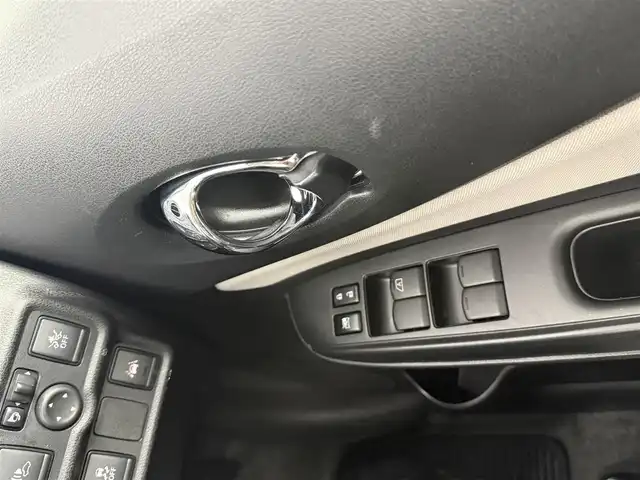 日産 ノート e－パワー X Vセレクション 愛知県 2020(令2)年 4.3万km シルバー 純正ナビ/アラウンドビューモニター/デジタルインナーミラー/エマージェンシーブレーキ/純正15インチアルミホイール/車線逸脱警報機能/LEDヘッドライト/ドライブレコーダー/Bluetooth/スマートキー/プッシュスタート/電動格納ミラー/ETC