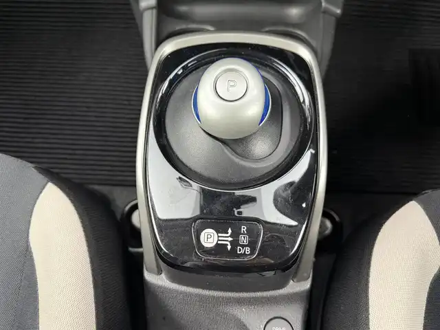 日産 ノート e－パワー X Vセレクション 愛知県 2020(令2)年 4.3万km シルバー 純正ナビ/アラウンドビューモニター/デジタルインナーミラー/エマージェンシーブレーキ/純正15インチアルミホイール/車線逸脱警報機能/LEDヘッドライト/ドライブレコーダー/Bluetooth/スマートキー/プッシュスタート/電動格納ミラー/ETC