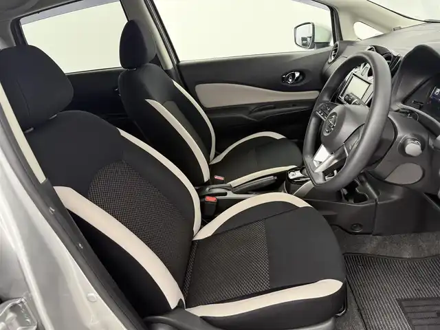 日産 ノート e－パワー X Vセレクション 愛知県 2020(令2)年 4.3万km シルバー 純正ナビ/アラウンドビューモニター/デジタルインナーミラー/エマージェンシーブレーキ/純正15インチアルミホイール/車線逸脱警報機能/LEDヘッドライト/ドライブレコーダー/Bluetooth/スマートキー/プッシュスタート/電動格納ミラー/ETC