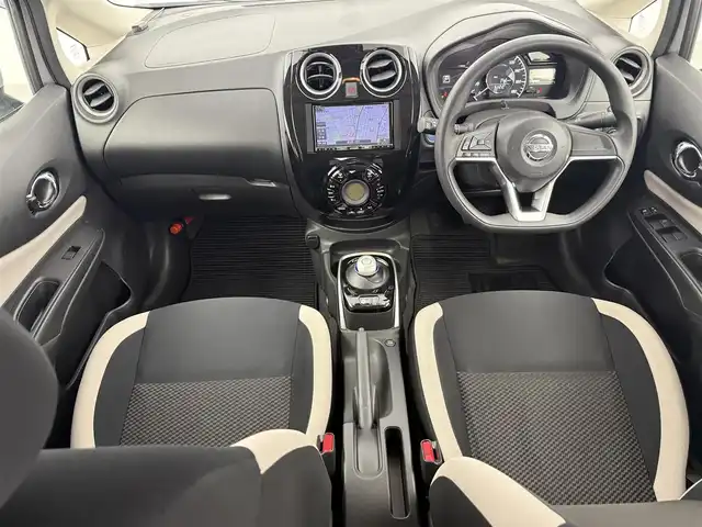 日産 ノート e－パワー X Vセレクション 愛知県 2020(令2)年 4.3万km シルバー 純正ナビ/アラウンドビューモニター/デジタルインナーミラー/エマージェンシーブレーキ/純正15インチアルミホイール/車線逸脱警報機能/LEDヘッドライト/ドライブレコーダー/Bluetooth/スマートキー/プッシュスタート/電動格納ミラー/ETC