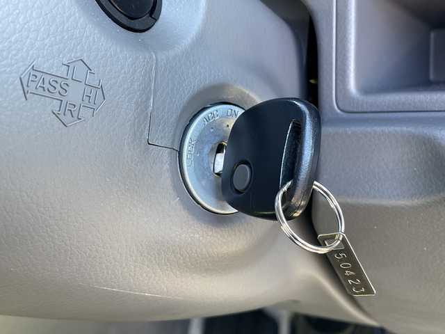 スズキ エブリイ JOIN 新潟県 2024(令6)年 0.4万km クールカーキPM 4WD/社外SDナビ(MDV-Z700)/CD/DVD/BT/フルセグテレビ/衝突被害軽減ブレーキ/レーンキープアシスト/コーナーセンサー/リモコンキー/キセノンヘッドライト/オートライト/オートハイビーム