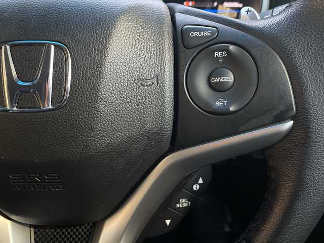 ホンダ シャトル ハイブリッド Z 新潟県 2015(平27)年 6.3万km ティンテッドシルバーM 純正8インチナビ　/　CD/DVD/BT/USB/SD/フルセグＴＶ　/あんしんパッケージ/　シティブレーキアクティブシステム/　サイドカーテンエアバッグシステム/　誤発進抑制機能/コンフォートビューパッケージ/　親水/ヒーテッドドアミラー/　フロントドア撥水ガラス/　熱線入りフロントウインドウ/バックカメラ　/コーナーセンサー/シートヒーター　/ハーフレザーシート/クルーズコントロール　/純正アルミホイール１６インチ　/ＬＥＤオートヘッドライト/フォグランプ/プッシュスタート/スマートキー/パドルシフト/革巻きステアリング/電動格納ウインカーミラー/ステアリングスイッチ/ＥＴＣ　/純正フロアマット　/ドアバイザー