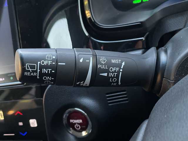 ホンダ シャトル ハイブリッド Z 新潟県 2015(平27)年 6.3万km ティンテッドシルバーM 純正8インチナビ　/　CD/DVD/BT/USB/SD/フルセグＴＶ　/あんしんパッケージ/　シティブレーキアクティブシステム/　サイドカーテンエアバッグシステム/　誤発進抑制機能/コンフォートビューパッケージ/　親水/ヒーテッドドアミラー/　フロントドア撥水ガラス/　熱線入りフロントウインドウ/バックカメラ　/コーナーセンサー/シートヒーター　/ハーフレザーシート/クルーズコントロール　/純正アルミホイール１６インチ　/ＬＥＤオートヘッドライト/フォグランプ/プッシュスタート/スマートキー/パドルシフト/革巻きステアリング/電動格納ウインカーミラー/ステアリングスイッチ/ＥＴＣ　/純正フロアマット　/ドアバイザー