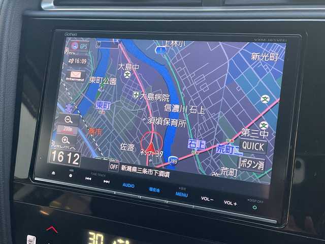 ホンダ シャトル ハイブリッド Z 新潟県 2015(平27)年 6.3万km ティンテッドシルバーM 純正8インチナビ　/　CD/DVD/BT/USB/SD/フルセグＴＶ　/あんしんパッケージ/　シティブレーキアクティブシステム/　サイドカーテンエアバッグシステム/　誤発進抑制機能/コンフォートビューパッケージ/　親水/ヒーテッドドアミラー/　フロントドア撥水ガラス/　熱線入りフロントウインドウ/バックカメラ　/コーナーセンサー/シートヒーター　/ハーフレザーシート/クルーズコントロール　/純正アルミホイール１６インチ　/ＬＥＤオートヘッドライト/フォグランプ/プッシュスタート/スマートキー/パドルシフト/革巻きステアリング/電動格納ウインカーミラー/ステアリングスイッチ/ＥＴＣ　/純正フロアマット　/ドアバイザー