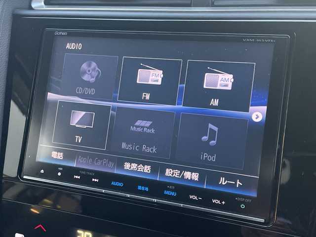 ホンダ シャトル ハイブリッド Z 新潟県 2015(平27)年 6.3万km ティンテッドシルバーM 純正8インチナビ　/　CD/DVD/BT/USB/SD/フルセグＴＶ　/あんしんパッケージ/　シティブレーキアクティブシステム/　サイドカーテンエアバッグシステム/　誤発進抑制機能/コンフォートビューパッケージ/　親水/ヒーテッドドアミラー/　フロントドア撥水ガラス/　熱線入りフロントウインドウ/バックカメラ　/コーナーセンサー/シートヒーター　/ハーフレザーシート/クルーズコントロール　/純正アルミホイール１６インチ　/ＬＥＤオートヘッドライト/フォグランプ/プッシュスタート/スマートキー/パドルシフト/革巻きステアリング/電動格納ウインカーミラー/ステアリングスイッチ/ＥＴＣ　/純正フロアマット　/ドアバイザー