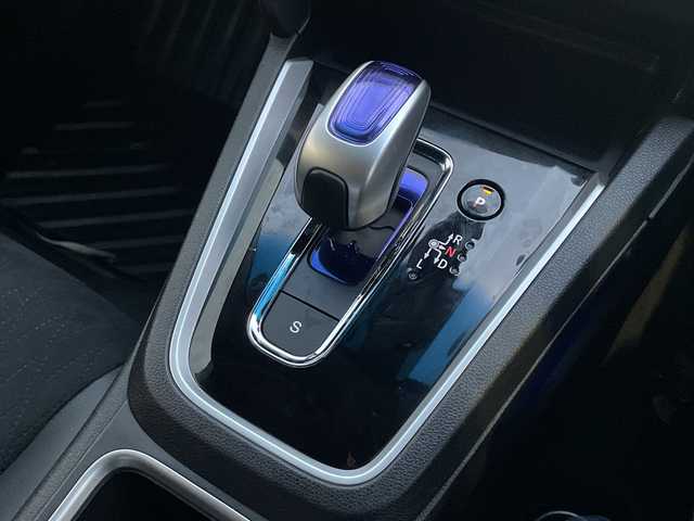 ホンダ シャトル ハイブリッド Z 新潟県 2015(平27)年 6.3万km ティンテッドシルバーM 純正8インチナビ　/　CD/DVD/BT/USB/SD/フルセグＴＶ　/あんしんパッケージ/　シティブレーキアクティブシステム/　サイドカーテンエアバッグシステム/　誤発進抑制機能/コンフォートビューパッケージ/　親水/ヒーテッドドアミラー/　フロントドア撥水ガラス/　熱線入りフロントウインドウ/バックカメラ　/コーナーセンサー/シートヒーター　/ハーフレザーシート/クルーズコントロール　/純正アルミホイール１６インチ　/ＬＥＤオートヘッドライト/フォグランプ/プッシュスタート/スマートキー/パドルシフト/革巻きステアリング/電動格納ウインカーミラー/ステアリングスイッチ/ＥＴＣ　/純正フロアマット　/ドアバイザー