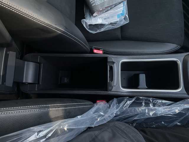 ホンダ シャトル ハイブリッド Z 新潟県 2015(平27)年 6.3万km ティンテッドシルバーM 純正8インチナビ　/　CD/DVD/BT/USB/SD/フルセグＴＶ　/あんしんパッケージ/　シティブレーキアクティブシステム/　サイドカーテンエアバッグシステム/　誤発進抑制機能/コンフォートビューパッケージ/　親水/ヒーテッドドアミラー/　フロントドア撥水ガラス/　熱線入りフロントウインドウ/バックカメラ　/コーナーセンサー/シートヒーター　/ハーフレザーシート/クルーズコントロール　/純正アルミホイール１６インチ　/ＬＥＤオートヘッドライト/フォグランプ/プッシュスタート/スマートキー/パドルシフト/革巻きステアリング/電動格納ウインカーミラー/ステアリングスイッチ/ＥＴＣ　/純正フロアマット　/ドアバイザー