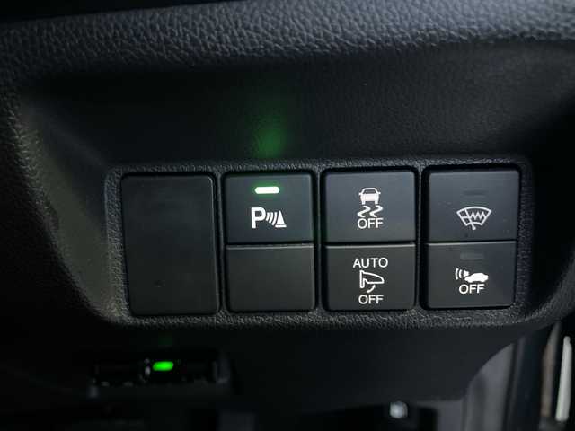 ホンダ シャトル ハイブリッド Z 新潟県 2015(平27)年 6.3万km ティンテッドシルバーM 純正8インチナビ　/　CD/DVD/BT/USB/SD/フルセグＴＶ　/あんしんパッケージ/　シティブレーキアクティブシステム/　サイドカーテンエアバッグシステム/　誤発進抑制機能/コンフォートビューパッケージ/　親水/ヒーテッドドアミラー/　フロントドア撥水ガラス/　熱線入りフロントウインドウ/バックカメラ　/コーナーセンサー/シートヒーター　/ハーフレザーシート/クルーズコントロール　/純正アルミホイール１６インチ　/ＬＥＤオートヘッドライト/フォグランプ/プッシュスタート/スマートキー/パドルシフト/革巻きステアリング/電動格納ウインカーミラー/ステアリングスイッチ/ＥＴＣ　/純正フロアマット　/ドアバイザー