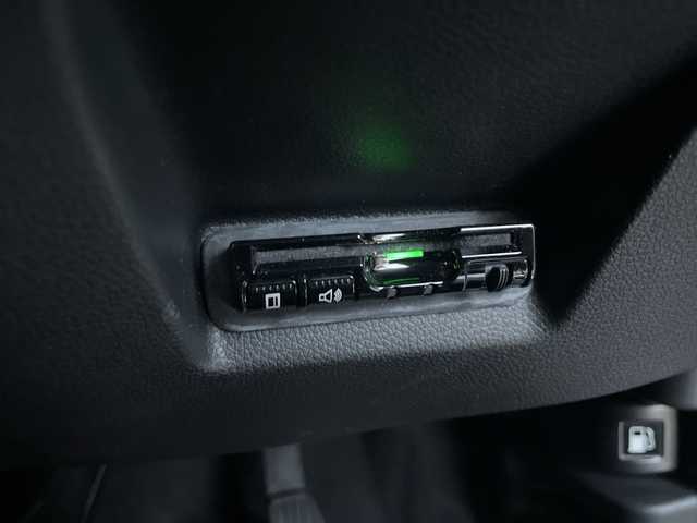 ホンダ シャトル ハイブリッド Z 新潟県 2015(平27)年 6.3万km ティンテッドシルバーM 純正8インチナビ　/　CD/DVD/BT/USB/SD/フルセグＴＶ　/あんしんパッケージ/　シティブレーキアクティブシステム/　サイドカーテンエアバッグシステム/　誤発進抑制機能/コンフォートビューパッケージ/　親水/ヒーテッドドアミラー/　フロントドア撥水ガラス/　熱線入りフロントウインドウ/バックカメラ　/コーナーセンサー/シートヒーター　/ハーフレザーシート/クルーズコントロール　/純正アルミホイール１６インチ　/ＬＥＤオートヘッドライト/フォグランプ/プッシュスタート/スマートキー/パドルシフト/革巻きステアリング/電動格納ウインカーミラー/ステアリングスイッチ/ＥＴＣ　/純正フロアマット　/ドアバイザー