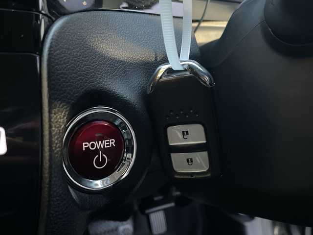 ホンダ シャトル ハイブリッド Z 新潟県 2015(平27)年 6.3万km ティンテッドシルバーM 純正8インチナビ　/　CD/DVD/BT/USB/SD/フルセグＴＶ　/あんしんパッケージ/　シティブレーキアクティブシステム/　サイドカーテンエアバッグシステム/　誤発進抑制機能/コンフォートビューパッケージ/　親水/ヒーテッドドアミラー/　フロントドア撥水ガラス/　熱線入りフロントウインドウ/バックカメラ　/コーナーセンサー/シートヒーター　/ハーフレザーシート/クルーズコントロール　/純正アルミホイール１６インチ　/ＬＥＤオートヘッドライト/フォグランプ/プッシュスタート/スマートキー/パドルシフト/革巻きステアリング/電動格納ウインカーミラー/ステアリングスイッチ/ＥＴＣ　/純正フロアマット　/ドアバイザー