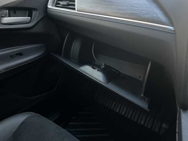 ホンダ シャトル ハイブリッド Z 新潟県 2015(平27)年 6.3万km ティンテッドシルバーM 純正8インチナビ　/　CD/DVD/BT/USB/SD/フルセグＴＶ　/あんしんパッケージ/　シティブレーキアクティブシステム/　サイドカーテンエアバッグシステム/　誤発進抑制機能/コンフォートビューパッケージ/　親水/ヒーテッドドアミラー/　フロントドア撥水ガラス/　熱線入りフロントウインドウ/バックカメラ　/コーナーセンサー/シートヒーター　/ハーフレザーシート/クルーズコントロール　/純正アルミホイール１６インチ　/ＬＥＤオートヘッドライト/フォグランプ/プッシュスタート/スマートキー/パドルシフト/革巻きステアリング/電動格納ウインカーミラー/ステアリングスイッチ/ＥＴＣ　/純正フロアマット　/ドアバイザー