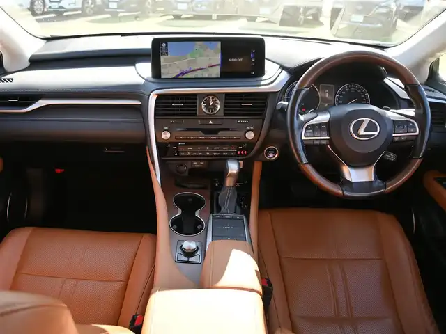 レクサス ＲＸ 450h バージョンL 千葉県 2021(令3)年 4.6万km ソニッククォーツ 235/55R20/Lexus Safety System+/・プリクラッシュセーフティ/・レーンディパーチャーアラート/・オートハイビーム/・レーダークルーズコントロール/・ブラインドスポットモニター/パワーバックドア/セミアニリンレザーシート/前席パワーシート/エアシート/各席シートヒーター/リア電動リクライニングシート/純正SDナビ/地デジTV/【DVD/CD再生機能　Bluetooth接続】/パノラミックビューモニター/ドライブレコーダー（前後撮影）/置くだけ充電/コンビハンドル/ステアリングスイッチ/パドルシフト/ETC（2.0）/3眼LEDヘッドライト/ウインカーミラー/クリアランスソナー/純正20インチアルミホイル/サイド/カーテンエアバッグ/スマートキー