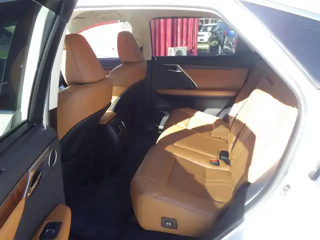 レクサス ＲＸ 450h バージョンL 千葉県 2021(令3)年 4.6万km ソニッククォーツ 235/55R20/Lexus Safety System+/・プリクラッシュセーフティ/・レーンディパーチャーアラート/・オートハイビーム/・レーダークルーズコントロール/・ブラインドスポットモニター/パワーバックドア/セミアニリンレザーシート/前席パワーシート/エアシート/各席シートヒーター/リア電動リクライニングシート/純正SDナビ/地デジTV/【DVD/CD再生機能　Bluetooth接続】/パノラミックビューモニター/ドライブレコーダー（前後撮影）/置くだけ充電/コンビハンドル/ステアリングスイッチ/パドルシフト/ETC（2.0）/3眼LEDヘッドライト/ウインカーミラー/クリアランスソナー/純正20インチアルミホイル/サイド/カーテンエアバッグ/スマートキー