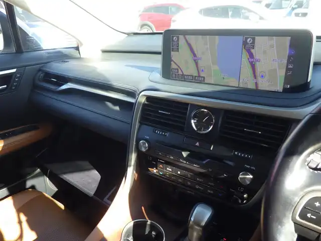 レクサス ＲＸ 450h バージョンL 千葉県 2021(令3)年 4.6万km ソニッククォーツ 235/55R20/Lexus Safety System+/・プリクラッシュセーフティ/・レーンディパーチャーアラート/・オートハイビーム/・レーダークルーズコントロール/・ブラインドスポットモニター/パワーバックドア/セミアニリンレザーシート/前席パワーシート/エアシート/各席シートヒーター/リア電動リクライニングシート/純正SDナビ/地デジTV/【DVD/CD再生機能　Bluetooth接続】/パノラミックビューモニター/ドライブレコーダー（前後撮影）/置くだけ充電/コンビハンドル/ステアリングスイッチ/パドルシフト/ETC（2.0）/3眼LEDヘッドライト/ウインカーミラー/クリアランスソナー/純正20インチアルミホイル/サイド/カーテンエアバッグ/スマートキー