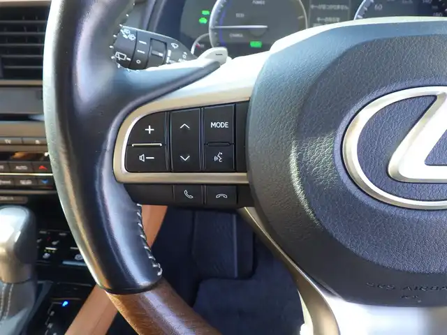 レクサス ＲＸ 450h バージョンL 千葉県 2021(令3)年 4.6万km ソニッククォーツ 235/55R20/Lexus Safety System+/・プリクラッシュセーフティ/・レーンディパーチャーアラート/・オートハイビーム/・レーダークルーズコントロール/・ブラインドスポットモニター/パワーバックドア/セミアニリンレザーシート/前席パワーシート/エアシート/各席シートヒーター/リア電動リクライニングシート/純正SDナビ/地デジTV/【DVD/CD再生機能　Bluetooth接続】/パノラミックビューモニター/ドライブレコーダー（前後撮影）/置くだけ充電/コンビハンドル/ステアリングスイッチ/パドルシフト/ETC（2.0）/3眼LEDヘッドライト/ウインカーミラー/クリアランスソナー/純正20インチアルミホイル/サイド/カーテンエアバッグ/スマートキー