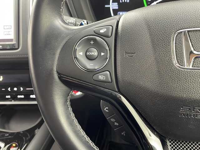 ホンダ ヴェゼル ハイブリッド Z ホンダセンシング 兵庫県 2020(令2)年 6.1万km プラチナホワイトパール レーンキープアシスト/衝突被害軽減システム/先行車発信検知/車線逸脱警報/フロントガラス熱戦スイッチ/純正ナビ（VXM-205VFEi）/・AM/FM/・CD/DVD/・SD/Bluetooth/・フルセグTV/ビルトインETC/前後ドライブレコーダー/革巻きステアリング/ステアリングスイッチ/レーダークルーズコントロール/ハーフレザーシート/前席パワーシート/前席シートヒーター/シートメモリー/電子パーキングブレーキ/ブレーキホールド/LEDヘッドライト/フォグランプ/オートヘッドライト/オートリトラーミラー/純正フロアマット/純正アルミホイール/プッシュスタート＆スマートキー/アイドリングストップ
