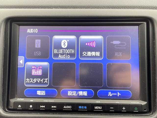 ホンダ ヴェゼル ハイブリッド Z ホンダセンシング 兵庫県 2020(令2)年 6.1万km プラチナホワイトパール レーンキープアシスト/衝突被害軽減システム/先行車発信検知/車線逸脱警報/フロントガラス熱戦スイッチ/純正ナビ（VXM-205VFEi）/・AM/FM/・CD/DVD/・SD/Bluetooth/・フルセグTV/ビルトインETC/前後ドライブレコーダー/革巻きステアリング/ステアリングスイッチ/レーダークルーズコントロール/ハーフレザーシート/前席パワーシート/前席シートヒーター/シートメモリー/電子パーキングブレーキ/ブレーキホールド/LEDヘッドライト/フォグランプ/オートヘッドライト/オートリトラーミラー/純正フロアマット/純正アルミホイール/プッシュスタート＆スマートキー/アイドリングストップ