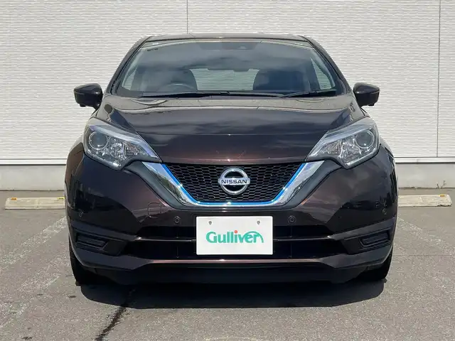 日産 ノート e－パワー X 秋田県 2018(平30)年 4.6万km ロゼブロンズ 純正ナビ/スマートキー/フルセグ/衝突軽減システム/ETC/ワンオーナー/コーナーセンサー/社外アルミ/アイドリングストップ/プッシュスタート/レーンキープアシスト/横滑り防止/純正フロアマット/純正ドアバイザー/オートエアコン/オートライト/パワーステアリング/パワーウィンドウ/保証書/取扱説明書/記録簿