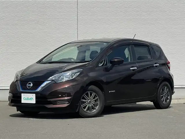 日産 ノート e－パワー X 秋田県 2018(平30)年 4.6万km ロゼブロンズ 純正ナビ/スマートキー/フルセグ/衝突軽減システム/ETC/ワンオーナー/コーナーセンサー/社外アルミ/アイドリングストップ/プッシュスタート/レーンキープアシスト/横滑り防止/純正フロアマット/純正ドアバイザー/オートエアコン/オートライト/パワーステアリング/パワーウィンドウ/保証書/取扱説明書/記録簿