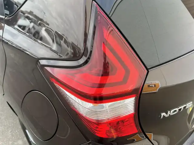 日産 ノート e－パワー X 秋田県 2018(平30)年 4.6万km ロゼブロンズ 純正ナビ/スマートキー/フルセグ/衝突軽減システム/ETC/ワンオーナー/コーナーセンサー/社外アルミ/アイドリングストップ/プッシュスタート/レーンキープアシスト/横滑り防止/純正フロアマット/純正ドアバイザー/オートエアコン/オートライト/パワーステアリング/パワーウィンドウ/保証書/取扱説明書/記録簿