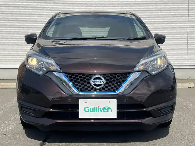 日産 ノート e－パワー X 秋田県 2018(平30)年 4.6万km ロゼブロンズ 純正ナビ/スマートキー/フルセグ/衝突軽減システム/ETC/ワンオーナー/コーナーセンサー/社外アルミ/アイドリングストップ/プッシュスタート/レーンキープアシスト/横滑り防止/純正フロアマット/純正ドアバイザー/オートエアコン/オートライト/パワーステアリング/パワーウィンドウ/保証書/取扱説明書/記録簿