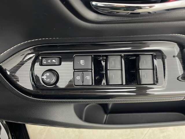 トヨタ エスクァイア Gi プレミアムパッケージ ブラックテーラード 秋田県 2021(令3)年 1.8万km ブラック アルパインメモリーナビ 【BT/CD/DVD/HDMI】/フルセグTV/両側パワースライドドア　/社外フリップダウンモニター　/純正エンジンスターター /ビルトインETC /純正エアロ　/ハーフレザーシート　/革巻きステアリング/ステアリングリモコン/ステアリングヒーター　/プッシュスタート /スマートキー　/スペアキー有り/純正AW/トヨターセーフティンス/クリアランスソナー /横滑り防止装置/前席シートヒーター/寒冷地仕様/デジタルインナーミラー/クルーズコントロール/保証書/取扱説明書