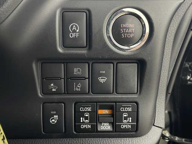 トヨタ エスクァイア Gi プレミアムパッケージ ブラックテーラード 秋田県 2021(令3)年 1.8万km ブラック アルパインメモリーナビ 【BT/CD/DVD/HDMI】/フルセグTV/両側パワースライドドア　/社外フリップダウンモニター　/純正エンジンスターター /ビルトインETC /純正エアロ　/ハーフレザーシート　/革巻きステアリング/ステアリングリモコン/ステアリングヒーター　/プッシュスタート /スマートキー　/スペアキー有り/純正AW/トヨターセーフティンス/クリアランスソナー /横滑り防止装置/前席シートヒーター/寒冷地仕様/デジタルインナーミラー/クルーズコントロール/保証書/取扱説明書