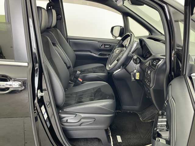 トヨタ エスクァイア Gi プレミアムパッケージ ブラックテーラード 秋田県 2021(令3)年 1.8万km ブラック アルパインメモリーナビ 【BT/CD/DVD/HDMI】/フルセグTV/両側パワースライドドア　/社外フリップダウンモニター　/純正エンジンスターター /ビルトインETC /純正エアロ　/ハーフレザーシート　/革巻きステアリング/ステアリングリモコン/ステアリングヒーター　/プッシュスタート /スマートキー　/スペアキー有り/純正AW/トヨターセーフティンス/クリアランスソナー /横滑り防止装置/前席シートヒーター/寒冷地仕様/デジタルインナーミラー/クルーズコントロール/保証書/取扱説明書