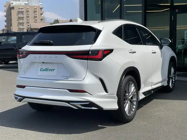 レクサス ＮＸ 350h バージョンL 東京都 2023(令5)年 1.7万km ソニッククォーツ パノラマルーフ/モデリスタエロ/3眼LEDヘッドライト/パノラマミックビューモニター/ヘッドアップディスプレイ/ルーフレール/デジタルインナーミラー/Lexus Safety System＋/・プリクラッシュセーフティ/・レーンチェンジアシスト/・オートマチックハイビーム/・レーダークルーズコントロール/・ブラインドスポットモニター/パーキングアシスト/シートヒーター/ベンチレーションシート/ハンドルヒーター/ビルトインETC2.0/ドライブレコーダー/パドルシフト/パワーバックドア