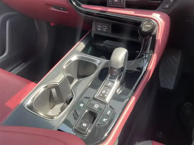 レクサス ＮＸ 350h バージョンL 東京都 2023(令5)年 1.7万km ソニッククォーツ パノラマルーフ/モデリスタエロ/3眼LEDヘッドライト/パノラマミックビューモニター/ヘッドアップディスプレイ/ルーフレール/デジタルインナーミラー/Lexus Safety System＋/・プリクラッシュセーフティ/・レーンチェンジアシスト/・オートマチックハイビーム/・レーダークルーズコントロール/・ブラインドスポットモニター/パーキングアシスト/シートヒーター/ベンチレーションシート/ハンドルヒーター/ビルトインETC2.0/ドライブレコーダー/パドルシフト/パワーバックドア