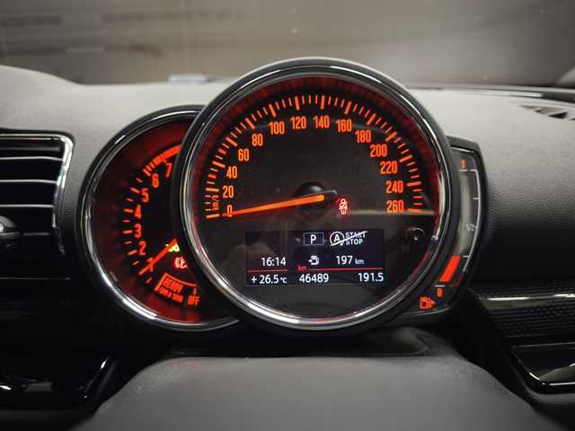 ＭＩＮＩ ミニ クラブマン クーパー 群馬県 2019(令1)年 4.7万km 茶 ペッパーパッケージ/インテリジェントセーフティ/バックカメラ/純正HDDナビ/アンビエントライト/コンフォートアクセス/ACC/Bluetooth/17インチAW　/フロアマット