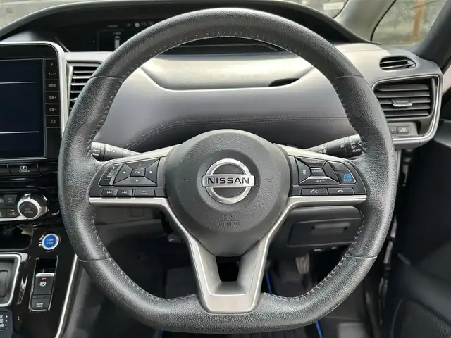 日産 セレナ e－パワー ハイウェイスター V 佐賀県 2020(令2)年 5万km ダークメタルグレー 7人乗り/プロパイロット/エマージェンシーブレーキ/クルーズコントロール/車線逸脱警報/車線逸脱防止支援/前後ソナー/純正9インチナビ/・アラウンドビューモニター/・フルセグTV/BT/CD/DVD/純正フリップダウンモニター/純正ドラレコ(DJ4－D)/両側パワースライドドア/LEDヘッドライト/オートライト/ETC/純正16インチAW/プッシュスタート/電動格納ミラー/ドアバイザー/ISOFIX