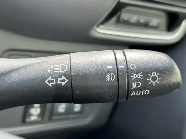 日産 セレナ e－パワー ハイウェイスター V 佐賀県 2020(令2)年 5万km ダークメタルグレー 7人乗り/プロパイロット/エマージェンシーブレーキ/クルーズコントロール/車線逸脱警報/車線逸脱防止支援/前後ソナー/純正9インチナビ/・アラウンドビューモニター/・フルセグTV/BT/CD/DVD/純正フリップダウンモニター/純正ドラレコ(DJ4－D)/両側パワースライドドア/LEDヘッドライト/オートライト/ETC/純正16インチAW/プッシュスタート/電動格納ミラー/ドアバイザー/ISOFIX