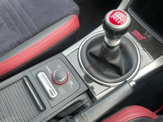 スバル ＷＲＸ ＳＴＩ STI 埼玉県 2015(平27)年 5.1万km クリスタルホワイトP /4WD/ターボ//6速MT//社外メモリナビ//フルセグTV//バックカメラ//CD/DVD/Bluetooth//スマートキー×2//ETC//LEDヘッドライト//W.サイド.カーテンエアバッグ//ABS//横滑り防止装置//オートライト//前後フォグランプ//純正エアロ//スモークフィルム//ドアバイザー//純正18インチAW//新車時保証書//取扱説明書