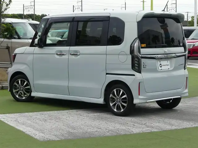 ホンダ Ｎ ＢＯＸ カスタム L 千葉県 2022(令4)年 2.4万km プレミアムサンライトホワイトパール 155/65R14/ホンダセンシング/・衝突軽減ブレーキ（CMBS）/・車線維持支援システム（LKAS）/・アダプティブクルーズコントロール（ACC）/・後方誤発進抑制機能/・誤発進抑制機能/左パワースライドドア/右イージークローザードア/前席シートヒーター/8インチ純正メモリーナビ/地デジTV/【DVD/CD再生機能　Bluetooth接続】/バックカメラ/ステアリングスイッチ/LEDヘッドライト/フォグライト/ウインカーミラー/純正14インチアルミホイル/サイド/カーテンエアバッグ/スマートキー