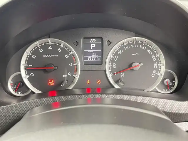 スズキ スイフト RS 千葉県 2014(平26)年 3.7万km プレミアムシルバーメタリック 社外7インチナビ/・フルセグTV・CD/DVD・FM/AM/クルーズコントロール/横滑り防止装置/アイドリングストップ/フォグランプ/ウィンカーミラー/電動格納ミラー/純正16インチAW/シートリフター/ステアリングヒーター/ステアリングスイッチ/プッシュスタート/スマートキー/フロアマット/ドアバイザー/スペアキー/取扱説明書/保証書