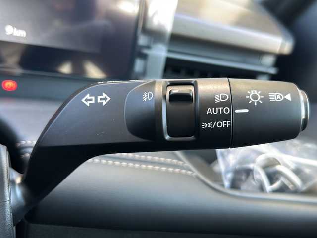 日産 セレナ e－パワー ハイウェイスター V 静岡県 2025(令7)年 0.1万km未満 プリズムホワイト 純正ディスプレイオーディオ/・Bluetooth/・フルセグTV/・USB/・HDMI/主要装備/・プロパイロット/・衝突軽減/・レーンキープ/・アラウンドビューモニター/・追従クルコン/・BSM/・純正後席モニター/・ワイヤレス充電/・両側パワスラ/・オートホールド/・コーナーセンサー前後/・ビルトインETC2.0/・純正前後ドラレコ/・LEDヘッドライト/・オートライト/・オートハイビーム/・フォグランプ/・ハーフレザーシート/・純正アルミホイール