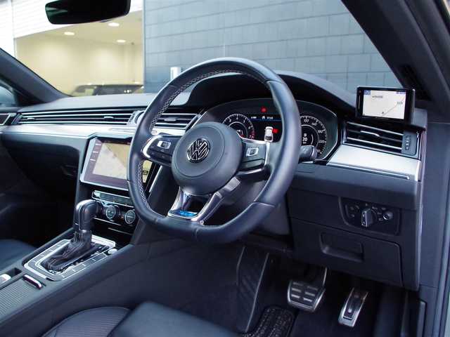 フォルクスワーゲン アルテオン Rライン 4M アドバンス 埼玉県 2018(平30)年 3.9万km シルバー 1オーナー /ブラックレザーシート /アダプティブクルーズコントロール /デジタルメーター /CarPlay /パークセンサー/ブラインドスポットモニター /全周囲カメラ /Discover Pro /ETC /フルセグTV /GPSレーダー探知機 /全席シートヒーター/シートポジションメモリー機能