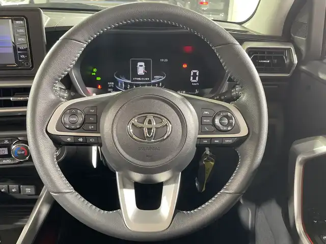トヨタ ライズ Z 福岡県 2022(令4)年 0.8万km ブラックマイカメタリック/シャイニングホワイトパール 禁煙車/純正メモリナビ/・CD/BT/AUX/ワンセグTV/・全方位モニター/スマートアシスト/コーナーセンサー/電子パーキング/・ブレーキホールド/シートヒーター(D/N)/ドライブレコーダー前後/ETC/革巻きステアリング/・ステアリングリモコン/LEDヘッドライト/・オートライト/・フォグランプ/スマートキー/・プッシュスタート/・スペアキー