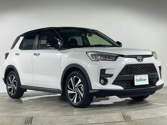 トヨタ ライズ Z 福岡県 2022(令4)年 0.8万km ブラックマイカメタリック/シャイニングホワイトパール 禁煙車/純正メモリナビ/・CD/BT/AUX/ワンセグTV/・全方位モニター/スマートアシスト/コーナーセンサー/電子パーキング/・ブレーキホールド/シートヒーター(D/N)/ドライブレコーダー前後/ETC/革巻きステアリング/・ステアリングリモコン/LEDヘッドライト/・オートライト/・フォグランプ/スマートキー/・プッシュスタート/・スペアキー