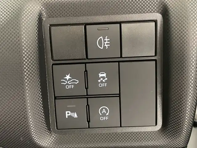トヨタ ライズ Z 福岡県 2022(令4)年 0.8万km ブラックマイカメタリック/シャイニングホワイトパール 禁煙車/純正メモリナビ/・CD/BT/AUX/ワンセグTV/・全方位モニター/スマートアシスト/コーナーセンサー/電子パーキング/・ブレーキホールド/シートヒーター(D/N)/ドライブレコーダー前後/ETC/革巻きステアリング/・ステアリングリモコン/LEDヘッドライト/・オートライト/・フォグランプ/スマートキー/・プッシュスタート/・スペアキー